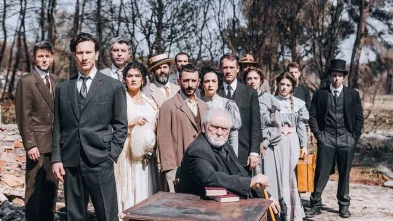 «Ματωμένα Χώματα»: Από το Δημοτικό Θέατρο Πειραιά για τα 100 χρόνια από τη Μικρασιατική Καταστροφή