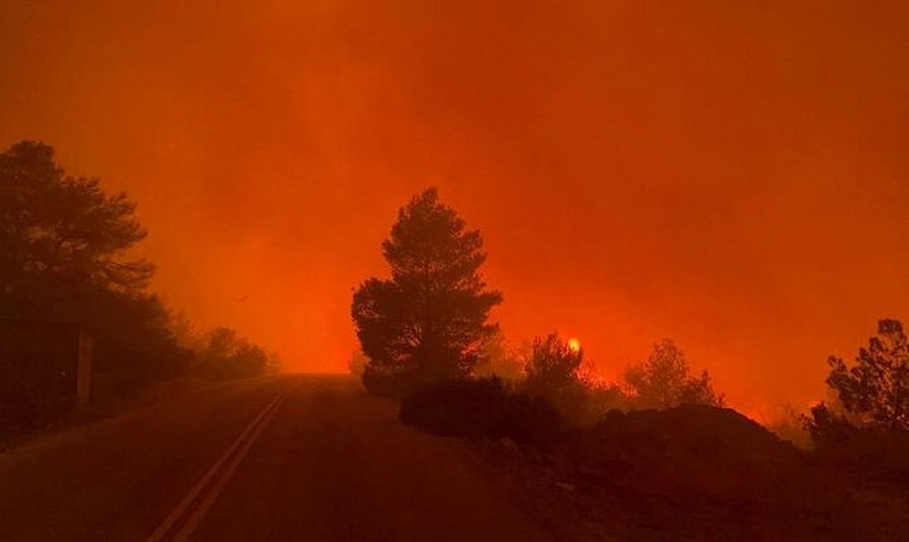 Φωτιά στην Πεντέλη: Μάχη, αγωνία και καταστροφή μέσα από 10 φωτογραφίες