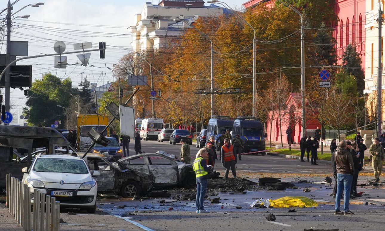 Πόλεμος στην Ουκρανία: Εικόνες καταστροφής και φρίκης στο βομβαρδισμένο Κίεβο