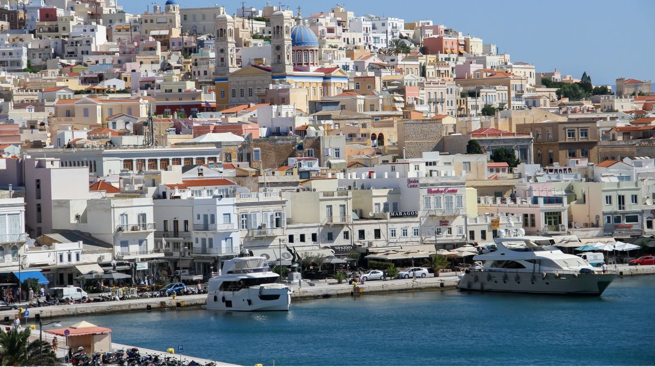 Σύρος: Η «διαχρονική βασίλισσα των Κυκλάδων» σύμφωνα με το ισπανικό Viajar Σύρος: Η «διαχρονική βασίλισσα των Κυκλάδων» σύμφωνα με το ισπανικό Viajar