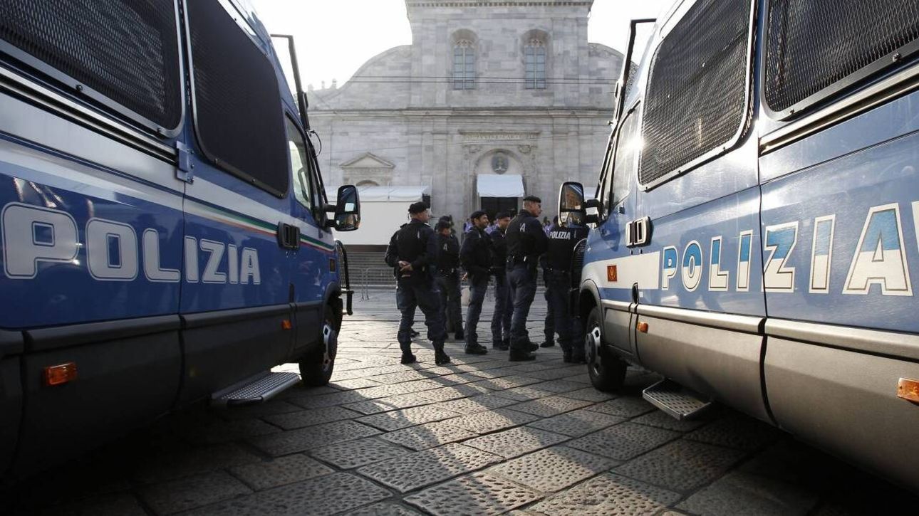 &Iota;&tau;&alpha;&lambda;ί&alpha;: &Alpha;&sigma;&tau;&upsilon;&nu;&omicron;&mu;&iota;&kappa;&omicron;ί &pi;&alpha;&rho;&alpha;&beta;ί&alpha;&sigma;&alpha;&nu; &pi;&rho;&omicron;&sigma;&omega;&pi;&iota;&kappa;ά &delta;&epsilon;&delta;&omicron;&mu;έ&nu;&alpha; &pi;&omicron;&delta;&omicron;&sigma;&phi;&alpha;&iota;&rho;&iota;&sigma;&tau;ώ&nu;, &tau;&rho;&alpha;&gamma;&omicron;&upsilon;&delta;&iota;&sigma;&tau;ώ&nu; &kappa;&alpha;&iota; &epsilon;&pi;&iota;&chi;&epsilon;&iota;&rho;&eta;&mu;&alpha;&tau;&iota;ώ&nu;