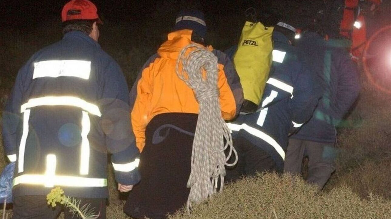Κακοκαιρία στην Κέρκυρα: Επίχειρηση απεγκλωβισμού οικογένειας απο αυτοκίνητο