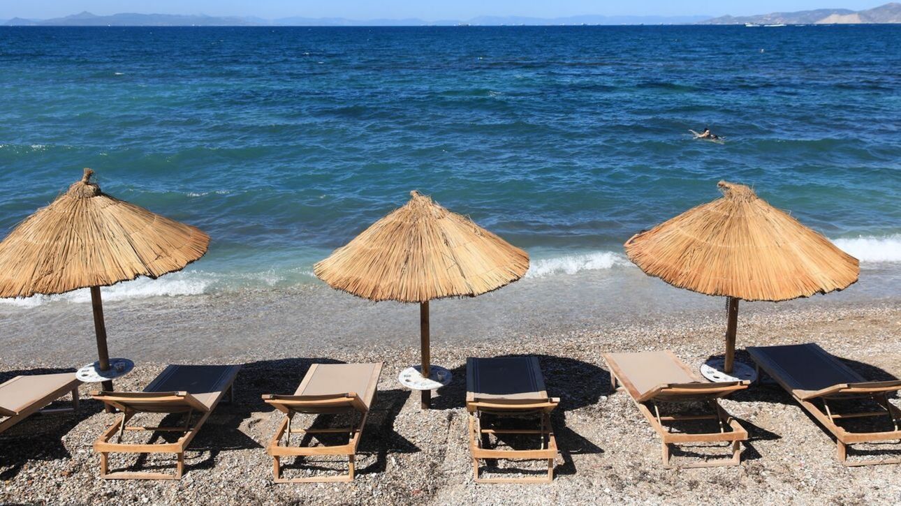Πανικός σε παραλία της Ιταλίας: Ανεμοστρόβιλος παρέσυρε ομπρέλες – Μία ελαφρά τραυματίας Πανικός σε παραλία της Ιταλίας: Ανεμοστρόβιλος παρέσυρε ομπρέλες – Μία ελαφρά τραυματίας