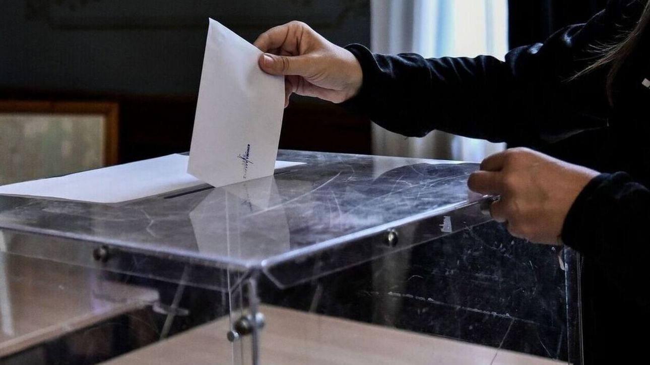 Δημοσκόπηση Interview: Μπροστά με 13 μονάδες η ΝΔ - «Κάλπες ξανά» σε περίπτωση μη αυτοδυναμίας