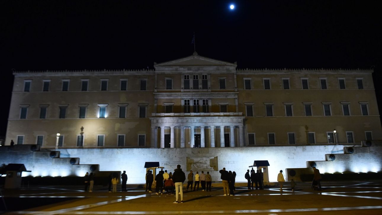 Καταδίκη με 9 μήνες φυλάκιση σε μέλη του Ρουβίκωνα για παραβίαση του νόμου για τον Άγνωστο Στρατιώτη