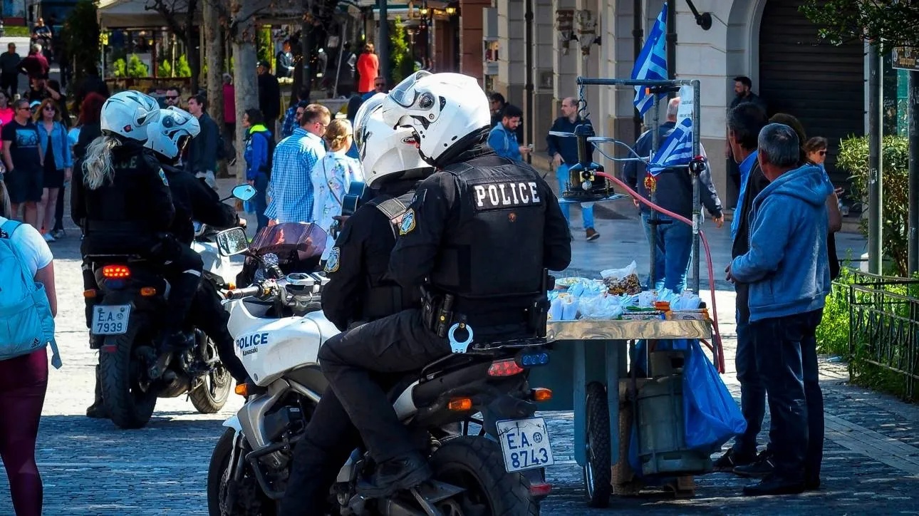 Κηφισιά: Συνελήφθησαν εννέα ανήλικοι για τρεις απόπειρες ληστείας Κηφισιά: Συνελήφθησαν εννέα ανήλικοι για τρεις απόπειρες ληστείας