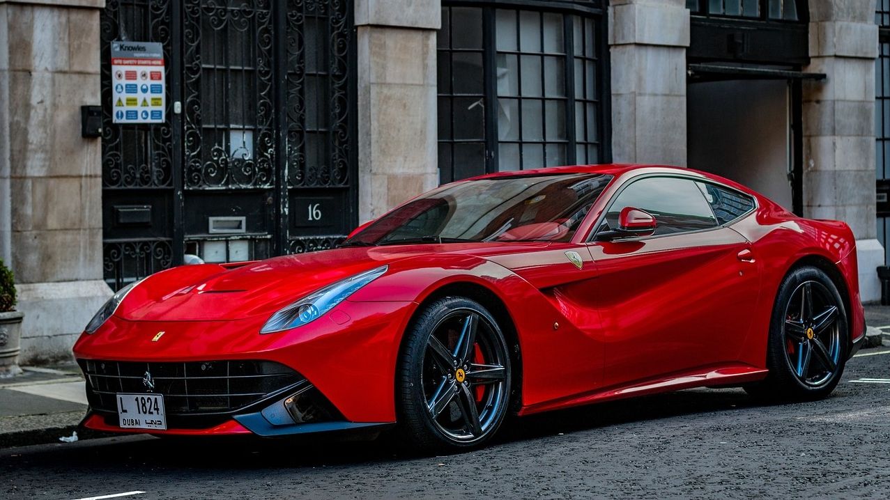 Βιέννη: Επιχειρηματίας πάρκαρε την Ferrari του στο μπαλκόνι διαμερίσματος του
