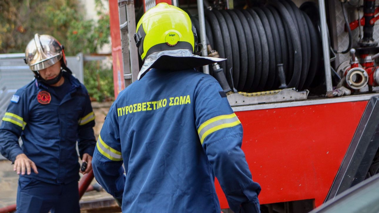 Φωτιά σε μονοκατοικία στο Μενίδι - Επί τόπου η Πυροσβεστική