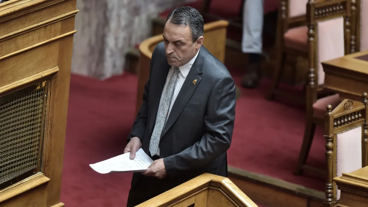 Δημοσκόπηση MRB: Στις 15 μονάδες η διαφορά ΝΔ και ΣυΡιζΑ, τι λένε οι πολίτες για την πρόταση δυσπιστίας