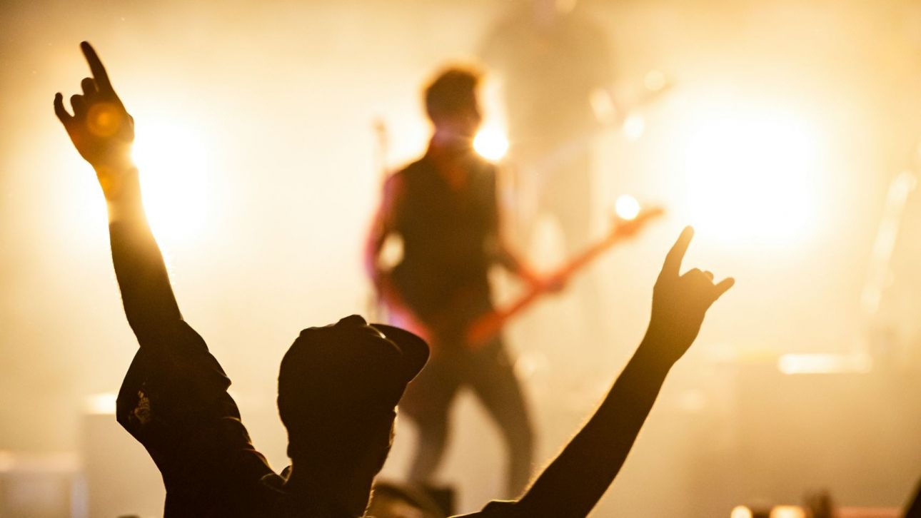 Γιατί εξακολουθούμε να ακούμε την ίδια μουσική που ακούγαμε ως έφηβοι - Η επιστημονική εξήγηση