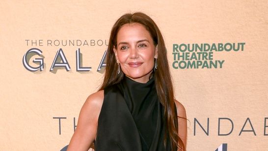 «Our Town»: Η θεατρική παράσταση του Μπρόντγουεϊ  με πρωταγωνιστές τους Τζιμ Πάρσονς και Κέιτι Χολμς