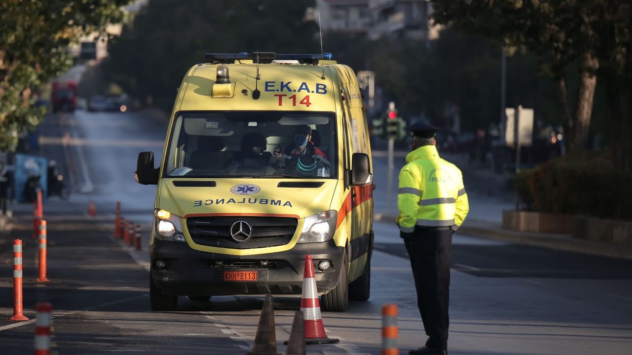 Ηράκλειο: Χωρίς τις αισθήσεις του οδηγός φορτηγού που ανετράπη – Επιχείρηση απεγκλωβισμού Ηράκλειο: Χωρίς τις αισθήσεις του οδηγός φορτηγού που ανετράπη – Επιχείρηση απεγκλωβισμού