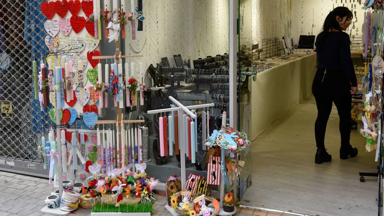 Πάτρα: Έμποροι στο ιστορικό κέντρο έστειλαν με θόρυβο το μήνυμα της πρώτης Ανάστασης