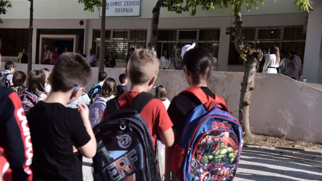 Από τις παραλίες, στα θρανία: Πώς θα γίνει ομαλά η επιστροφή στο σχολείο - Εξηγεί η Αλ. Καππάτου