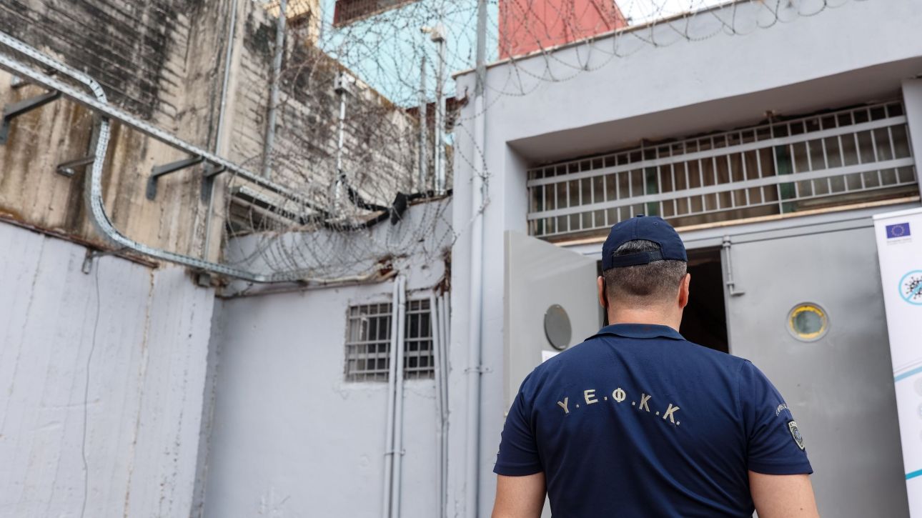 Ποιοι εργαζόμενοι δικαιούνται το νέο μηνιαίο επίδομα των 100 ευρώ Ποιοι εργαζόμενοι δικαιούνται το νέο μηνιαίο επίδομα των 100 ευρώ