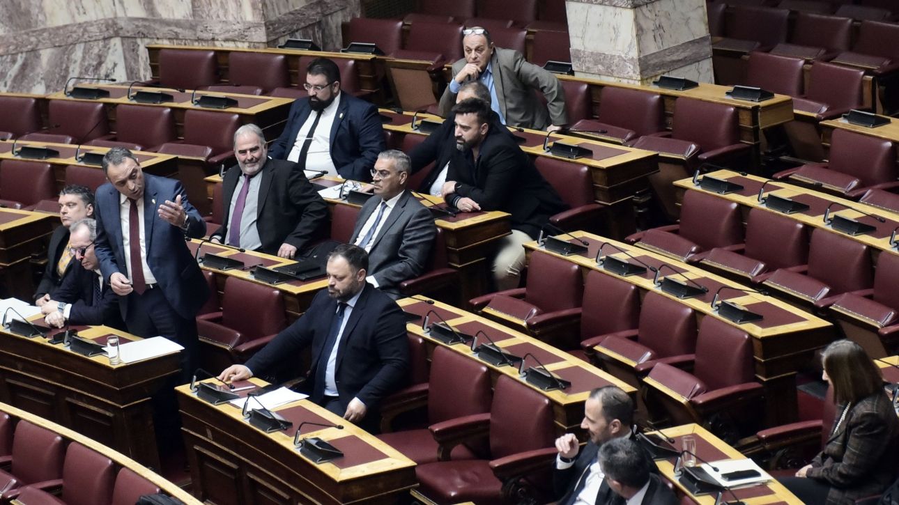 &Omicron;&mu;ό&phi;&omega;&nu;&alpha; &alpha;&theta;ώ&omicron;&iota; &sigma;&tau;&omicron; &Epsilon;&phi;&epsilon;&tau;&epsilon;ί&omicron; &omicron;&iota; 13 &kappa;&alpha;&tau;&eta;&gamma;&omicron;&rho;&omicron;&upsilon;&mu;έ&nu;&omicron;&iota; &sigma;&tau;&eta;&nu; &upsilon;&pi;ό&theta;&epsilon;&sigma;&eta; &tau;&omega;&nu; &laquo;&Sigma;&pi;&alpha;&rho;&tau;&iota;&alpha;&tau;ώ&nu;&raquo;