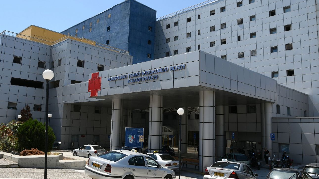 Βόλος: Άνδρας απειλούσε να πέσει από τον τρίτο όροφο του Γενικού Νοσοκομείου