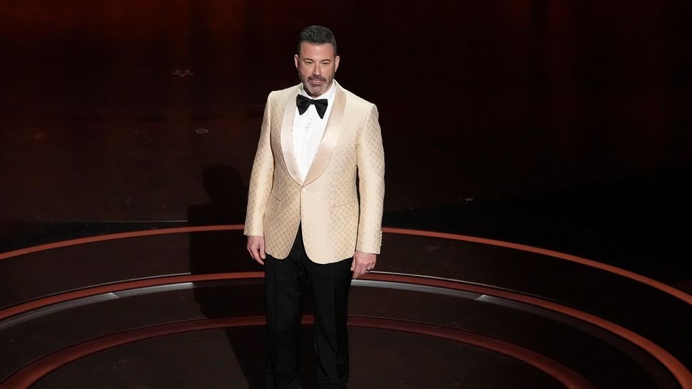 «Ο Τζίμι Κίμελ έπρεπε να απολυθεί αμέσως»: Οργή Τραμπ μετά το σχόλιο του παρουσιαστή για τη Μελάνια