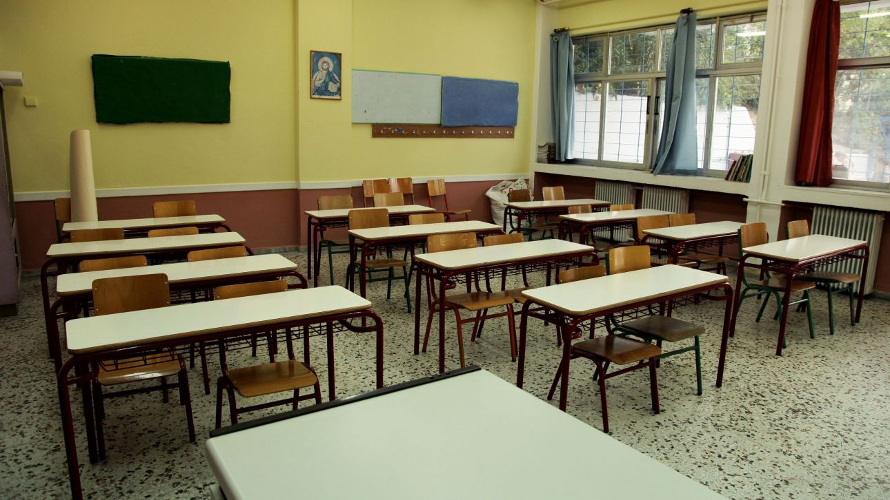 Λαμία: Καθηγήτρια κατέρρευσε μέσα στο σχολείο – Άφησε την τελευταία της πνοή στο ασθενοφόρο