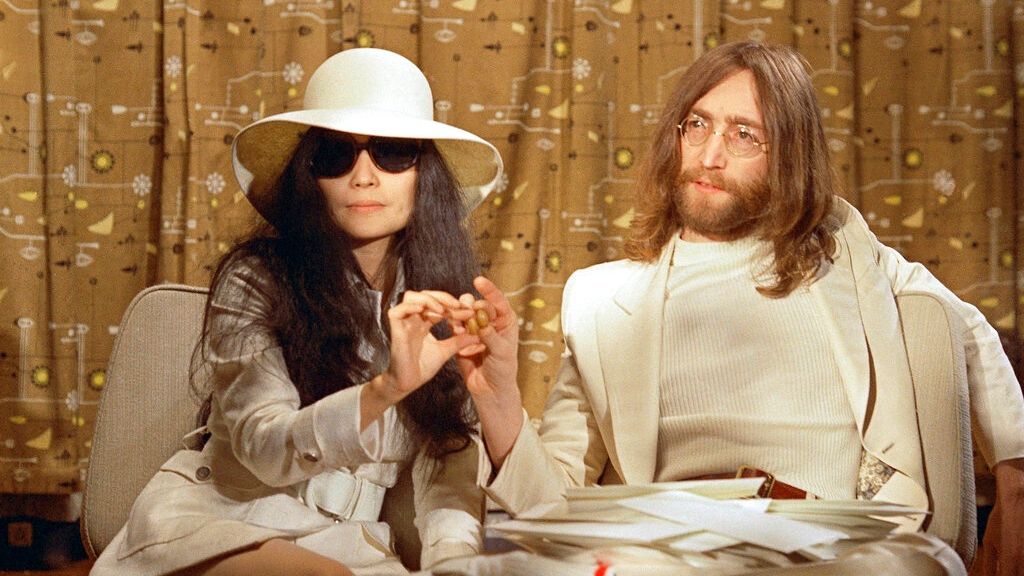 Αγνωστο βίντεο από τα εγκαίνια έκθεσης του Τζον Λένον με τη Γιόκο Όνο στο Λονδίνο