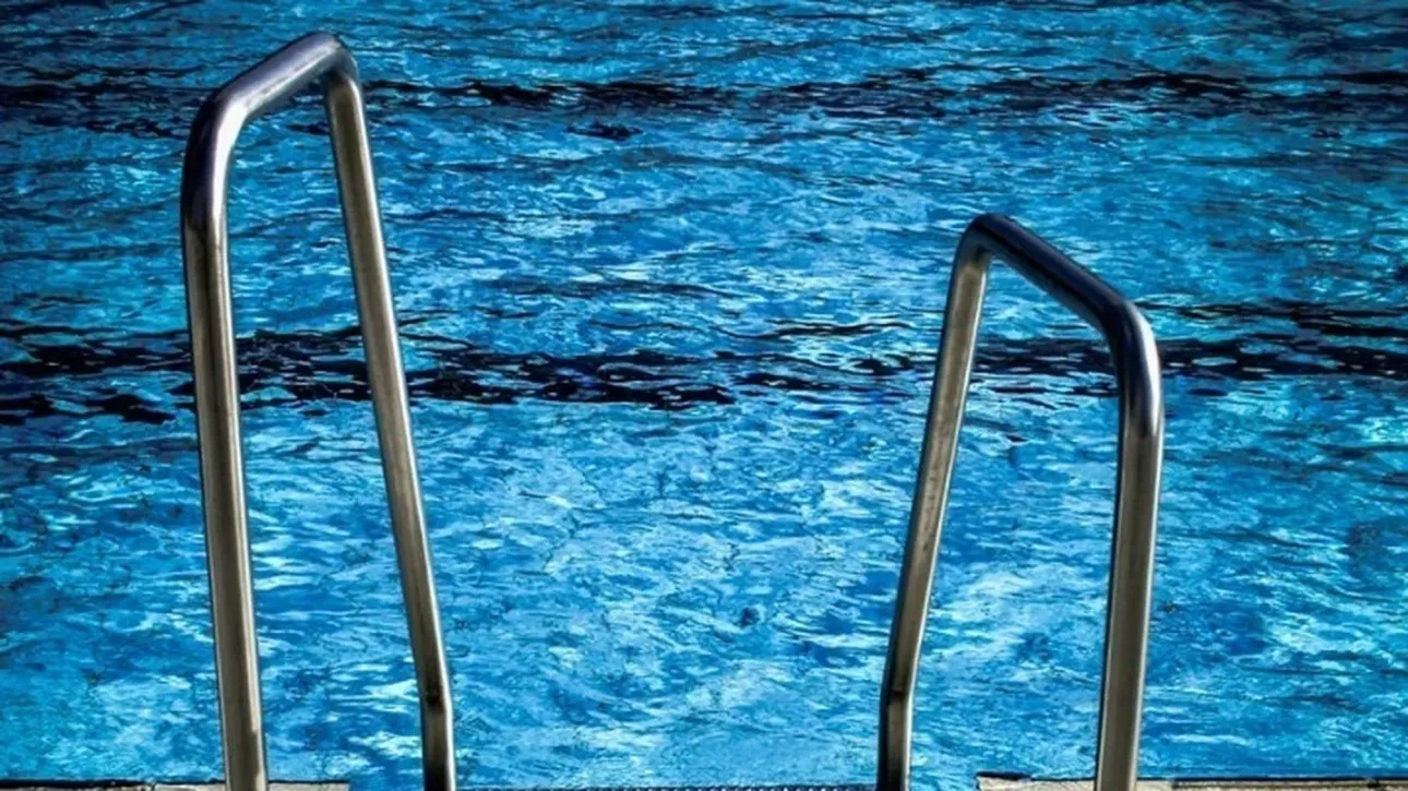 Δράμα: 18χρονος κινδύνευσε να πνιγεί σε πισίνα - Τον επανέφεραν στη ζωή με ΚΑΡΠΑ