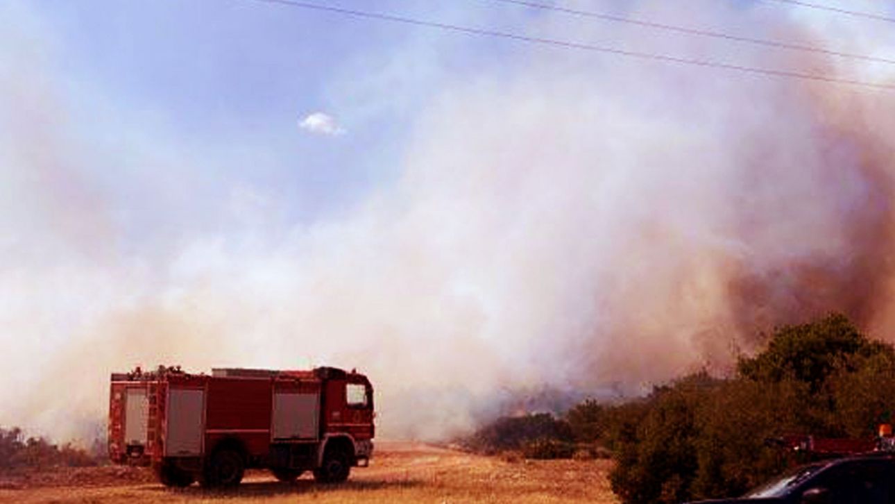 Σε εξέλιξη πυρκαγιά στο Διόνυσο Κερατέας - Δεν υπάρχει άμμεσος κίνδυνος για τον οικισμό