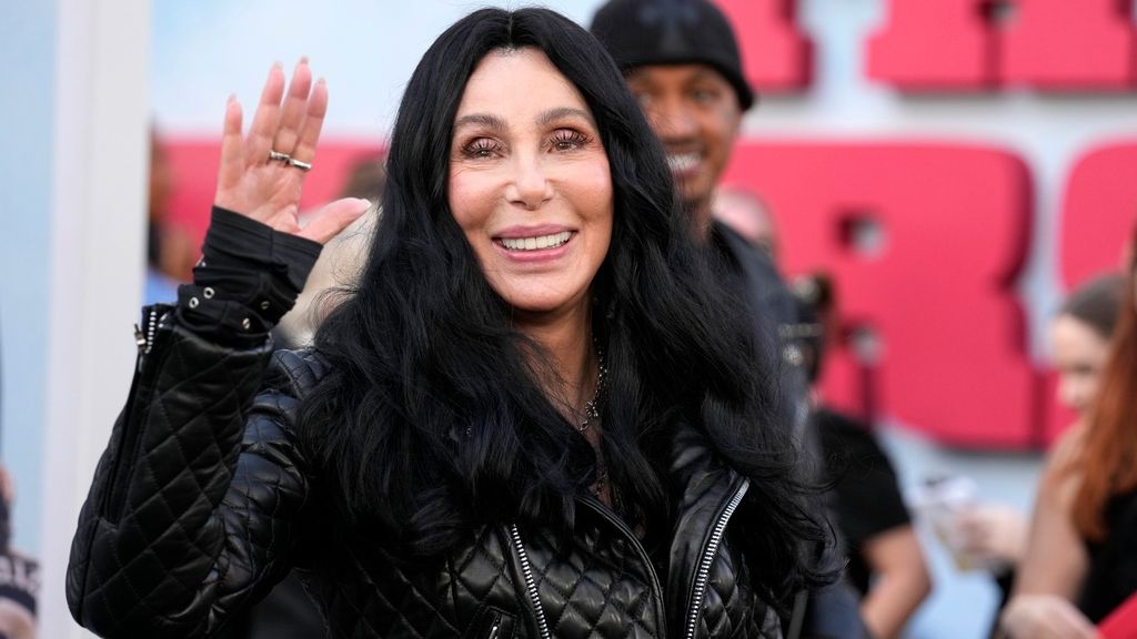 «Cher: The Memoir»: Η βιογραφία της Σερ θα κυκλοφορήσει σε δύο μέρη