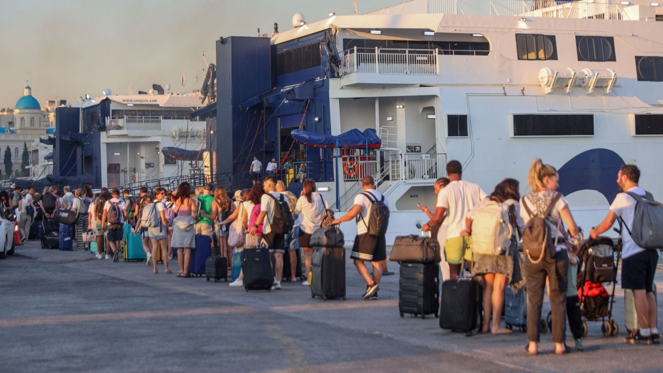 Ξεκίνησε το πρώτο κύμα αδειούχων Ιουλίου: Γεμάτα λιμάνια – Αυξημένη κίνηση στις εξόδους των εθνικών Ξεκίνησε το πρώτο κύμα αδειούχων Ιουλίου: Γεμάτα λιμάνια – Αυξημένη κίνηση στις εξόδους των εθνικών