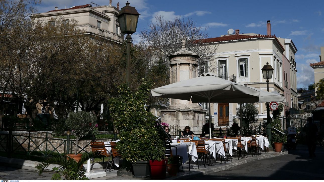 Κολωνάκι: Επιχείρηση «σκούπα» του δήμου για παράνομα τραπεζοκαθίσματα και παραβάσεις στάθμευσης