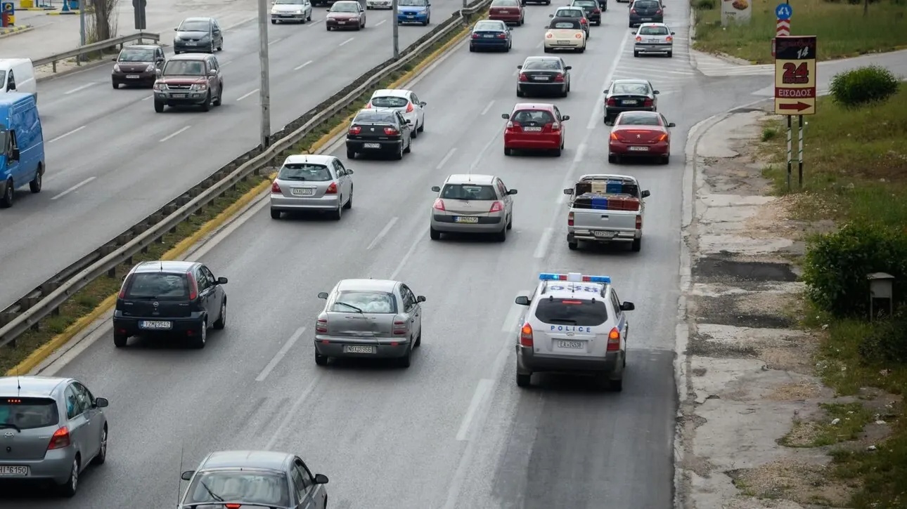 Διακοπή κυκλοφορίας στην οδό Πανόρμου λόγω ολισθηρού οδοστρώματος Διακοπή κυκλοφορίας στην οδό Πανόρμου λόγω ολισθηρού οδοστρώματος