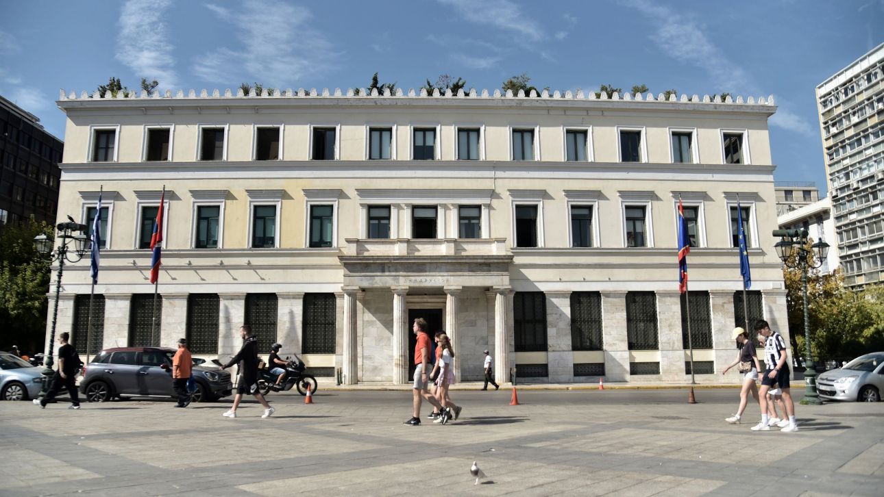 Δήμος Αθηναίων για πυροβολισμούς σε υπάλληλο: «Αδιανόητο να απειλούνται με όπλα οι εργαζόμενοι» Δήμος Αθηναίων για πυροβολισμούς σε υπάλληλο: «Αδιανόητο να απειλούνται με όπλα οι εργαζόμενοι»