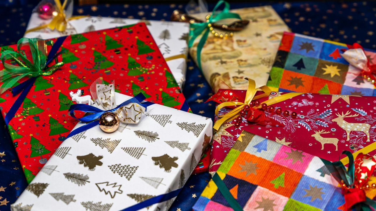 Δώρο Χριστουγέννων: Πότε πληρώνεται – Τι μπορούν να κάνουν οι εργαζόμενοι αν δεν καταβληθεί