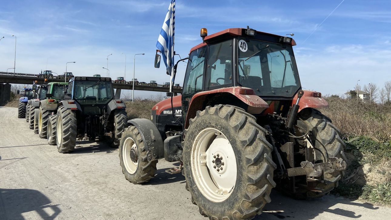 Στον κόμβο Μαλγάρων με τα τρακτέρ τους αγρότες της Θεσσαλονίκης