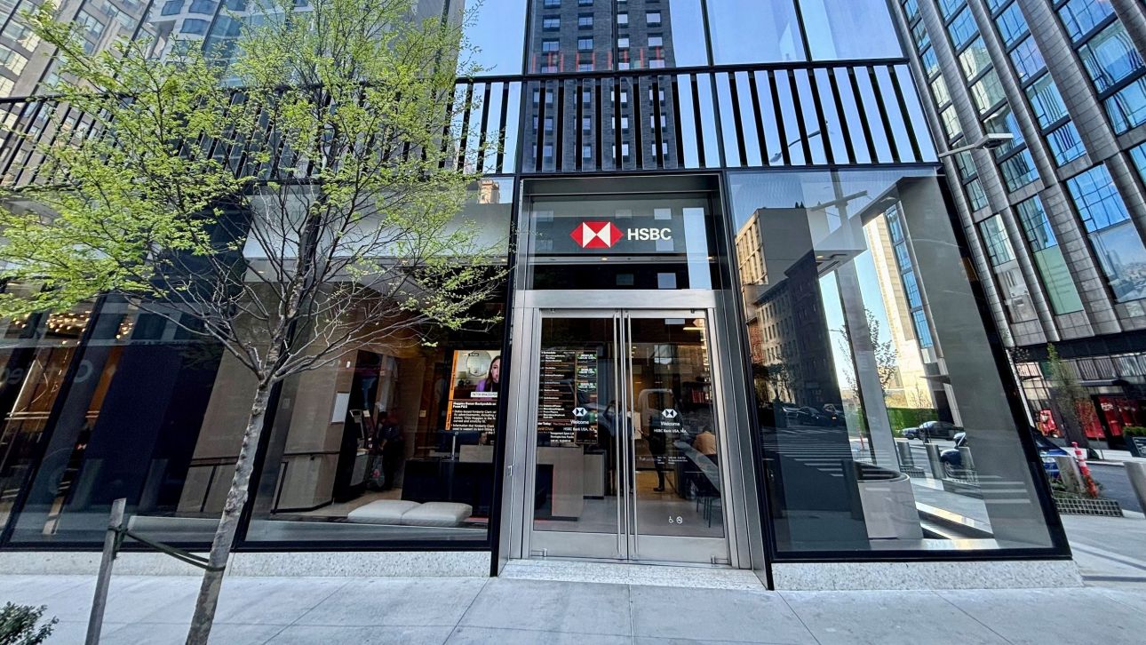 Βουτιά» 6% στις μετοχές της HSBC μετά την πρόταση εξαγοράς της Hang Seng Bank