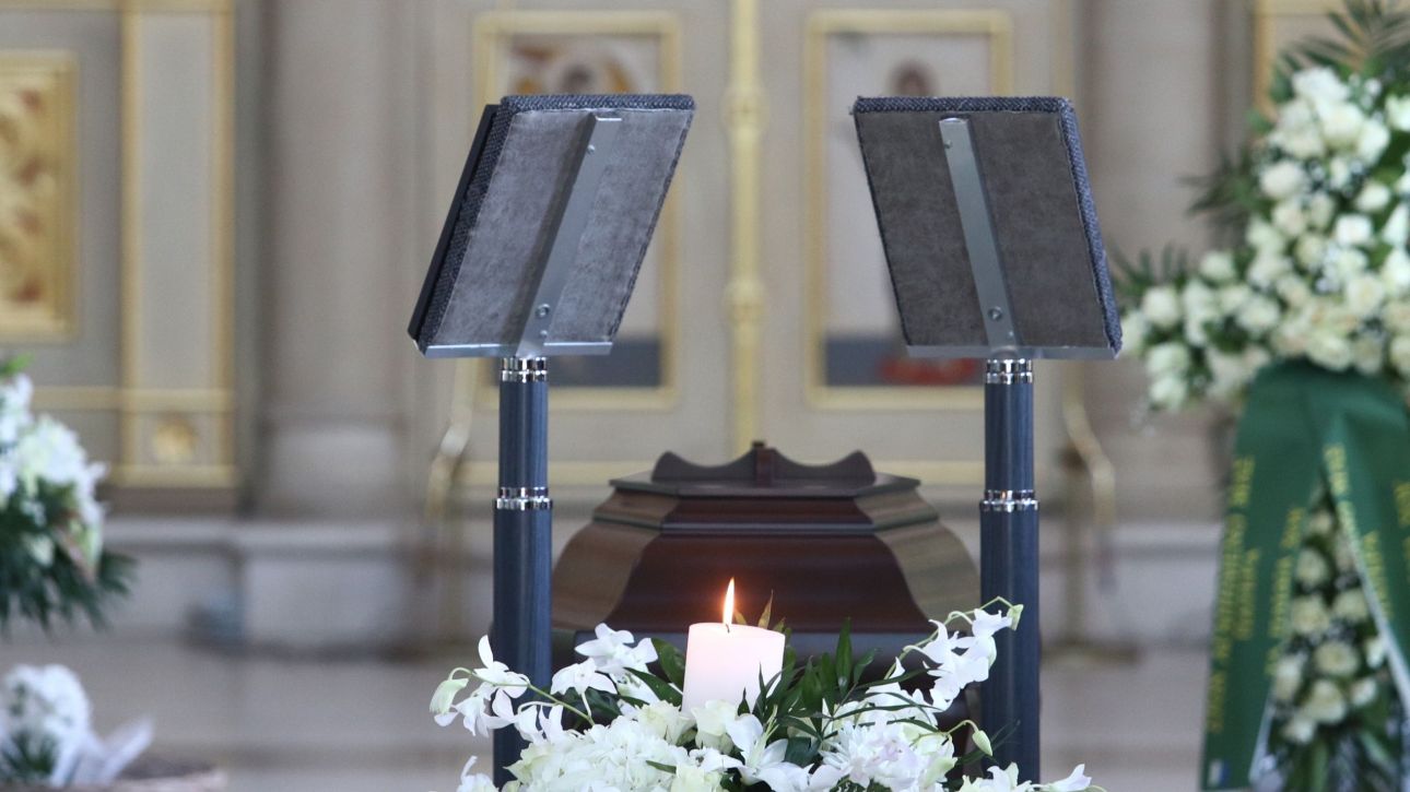 Το τελευταίο αντίο λένε οικογένεια συγγενείς και φίλοι στον Αλέξη Κούγια