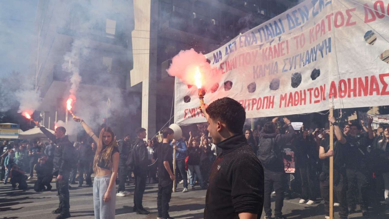Ολοκληρώθηκε η πορεία στην Αθήνα για τα Τέμπη - Νέο συλλαλητήριο το απόγευμα