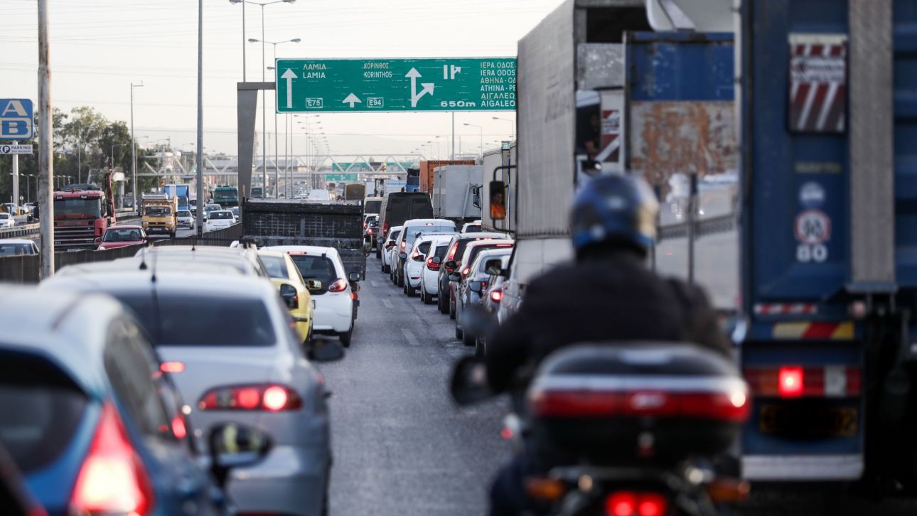 Καραμπόλα εννιά οχημάτων στον Κηφισό - Επτά τραυματίες, ανάμεσά τους αστυνομικός