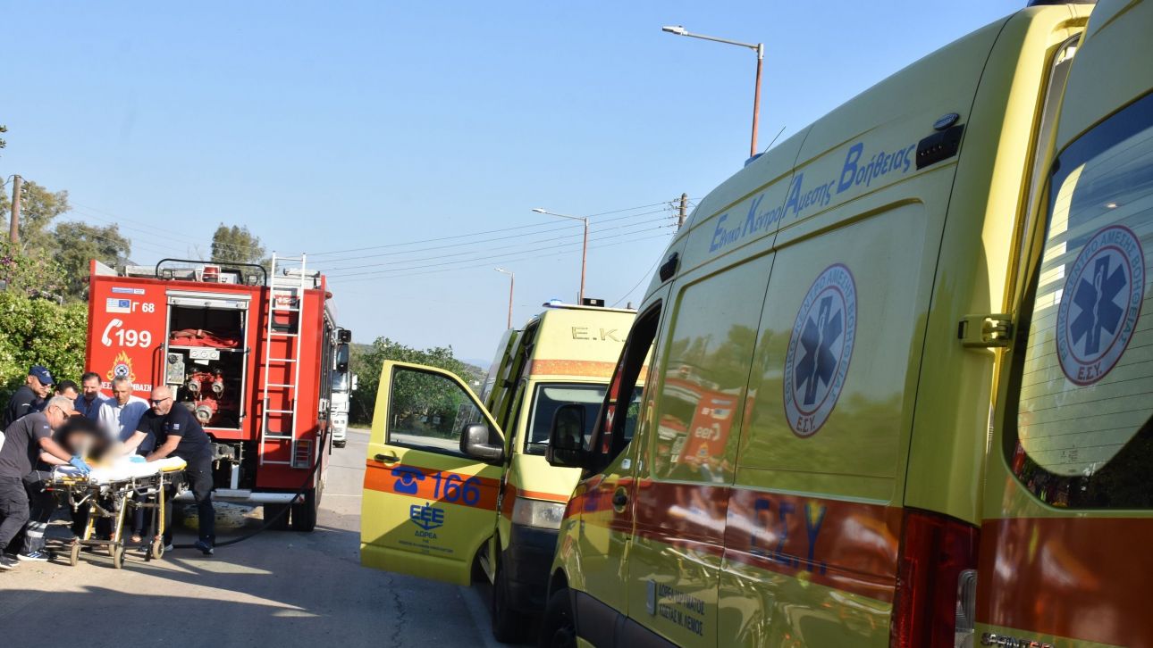 Πυροσβεστικό όχημα συγκρούστηκε με ΙΧ στην Κερατέα