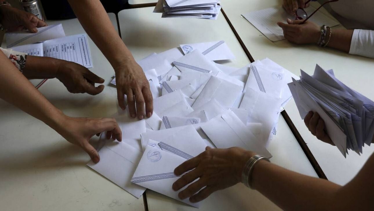 Δημοσκόπηση Metron Analysis: Χαμηλά ποσοστά για ΝΔ - Δεύτερη η Κωνσταντοπούλου, νέα πτώση για ΠΑΣΟΚ