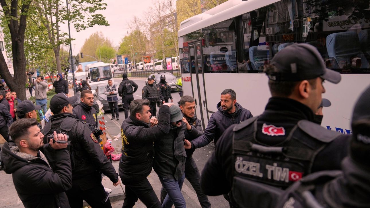 Τουρκία: Νέο μπαράζ συλληψεων στελεχών της αντιπολίτευσης – Αναμεσά τους και δήμαρχος Τουρκία: Νέο μπαράζ συλληψεων στελεχών της αντιπολίτευσης – Αναμεσά τους και δήμαρχος