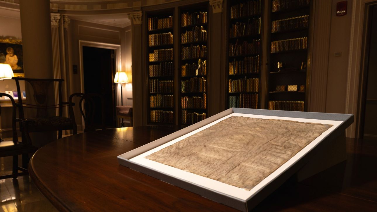 Γνήσιο το αντίγραφο της Magna Carta που βρίσκεται στο Χάρβαρντ - Ένα από τα επτά σωζόμενα του 1.300