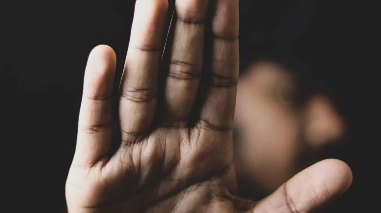 Βόλος: Ανήλικη βγήκε στο μπαλκόνι και φώναζε «βοήθεια» - Κατήγγειλε τον πατέρα της ότι τη χτύπησε