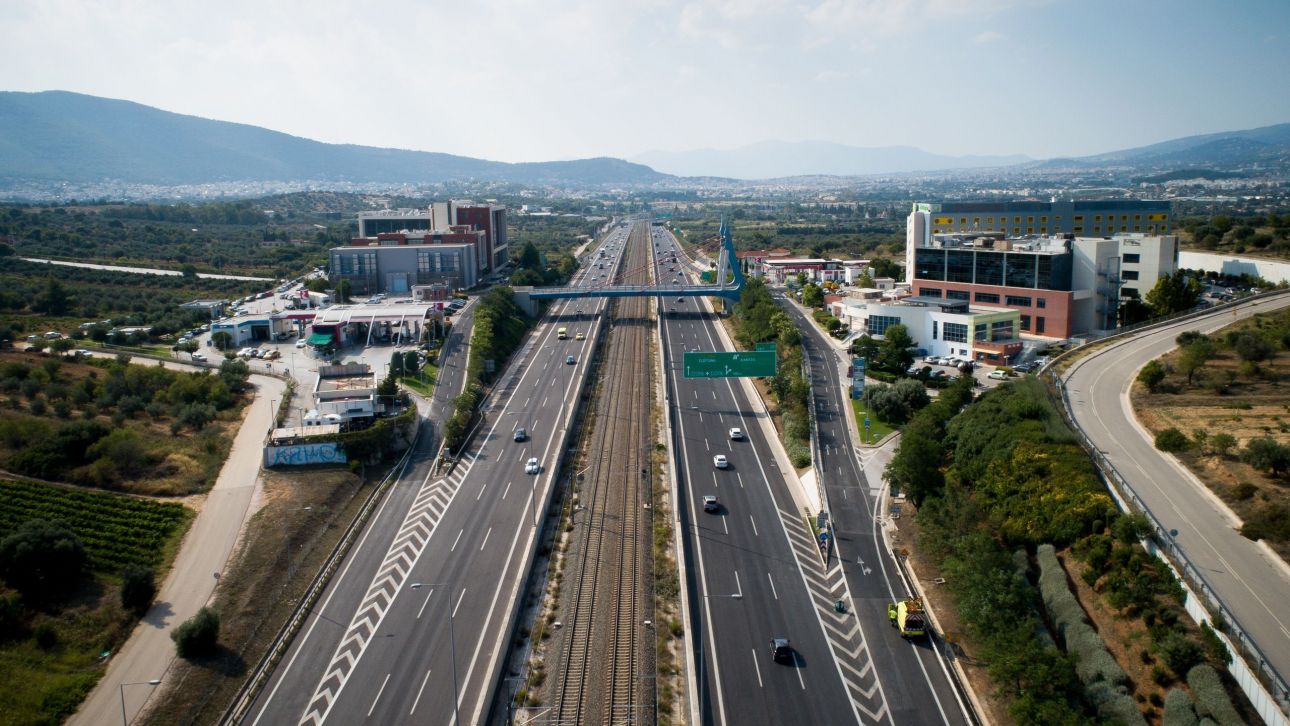 Καραμπόλα τριών οχημάτων στην Αττική Οδό – Καθυστερήσεις από Ανθούσα έως Κάντζα Καραμπόλα τριών οχημάτων στην Αττική Οδό – Καθυστερήσεις από Ανθούσα έως Κάντζα