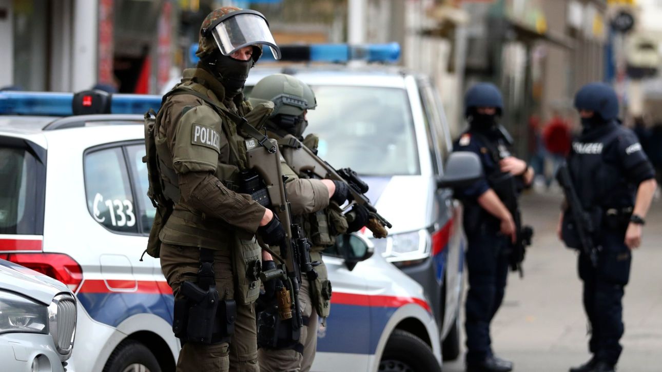 &Alpha;&upsilon;&sigma;&tau;&rho;ί&alpha;: &Delta;ί&omega;&xi;&eta; &gamma;&iota;&alpha; &tau;&rho;&omicron;&mu;&omicron;&kappa;&rho;&alpha;&tau;ί&alpha; &sigma;&epsilon; έ&nu;&alpha;&nu; 21&chi;&rho;&omicron;&nu;&omicron;&pi;&omicron;&upsilon; &sigma;&chi;&epsilon;&delta;ί&alpha;&zeta;&epsilon; &epsilon;&pi;ί&theta;&epsilon;&sigma;&eta; &sigma;&epsilon; &sigma;&upsilon;&nu;&alpha;&upsilon;&lambda;ί&alpha; &tau;&eta;&sigmaf; &Tau;έ&iota;&lambda;&omicron;&rho; &Sigma;&omicron;&upsilon;ί&phi;&tau;