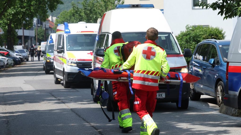 Οι αιματηρές επιθέσεις σε σχολεία που συγκλόνισαν τον κόσμο: Από το Κολουμπάιν μέχρι το Γκρατς Οι αιματηρές επιθέσεις σε σχολεία που συγκλόνισαν τον κόσμο: Από το Κολουμπάιν μέχρι το Γκρατς