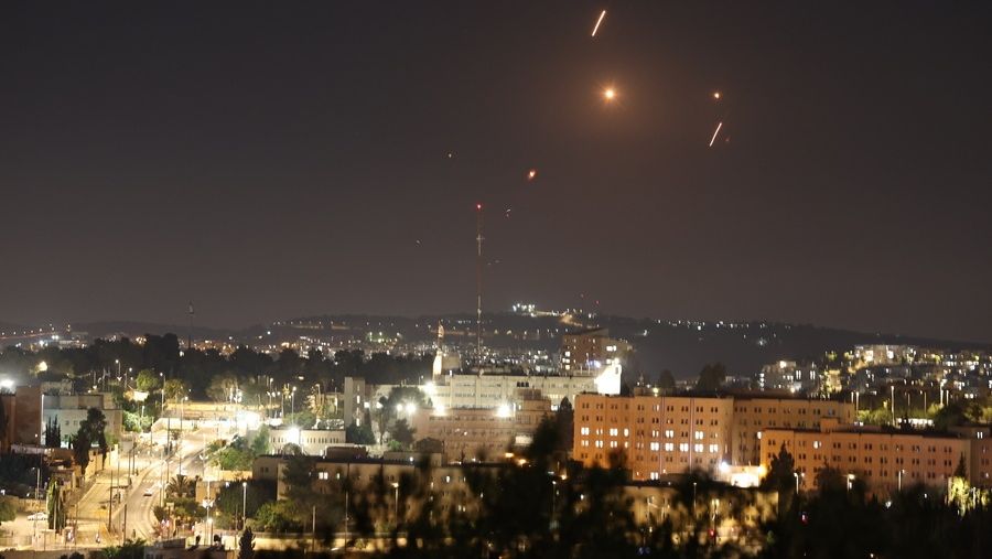 Αντίποινα του Ιράν με 100 πυραύλους - Ισραηλινό «σφυροκόπημα» σε πυρηνικό εργοστάσιο