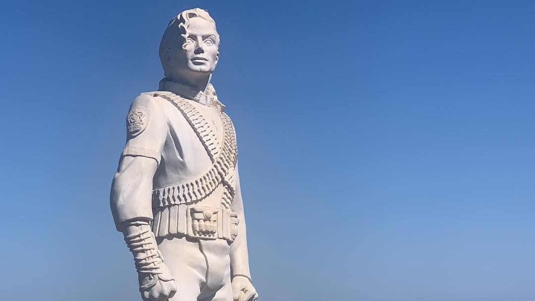 Τι απέγιναν τα γιγαντιαία αγάλματα του Μάικλ Τζάκσον που εμφανίστηκαν πριν από 30 χρόνια