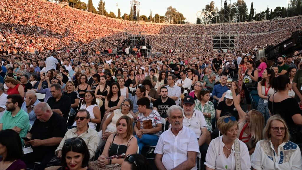 Μεγαλειώδης συναυλία στο Καλλιμάρμαρο για τα 100 χρόνια από τη γέννηση του Μίκη Θεοδωράκη