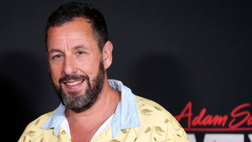 Με περιοδεία στις ΗΠΑ επιστρέφει στην stand up κωμωδία ο Άνταμ Σάντλερ