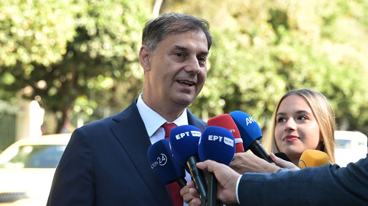 Εμπρηστική επίθεση στο πολιτικό γραφείο του Χάρη Θεοχάρη στον Άγιο Δημήτριο